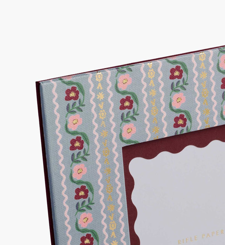 Decorative paper with floral pattern and scalloped edge
