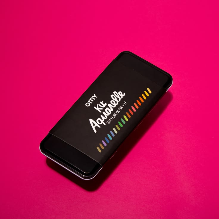 Smartphone with 'my kit Aquarelle' text on a pink background