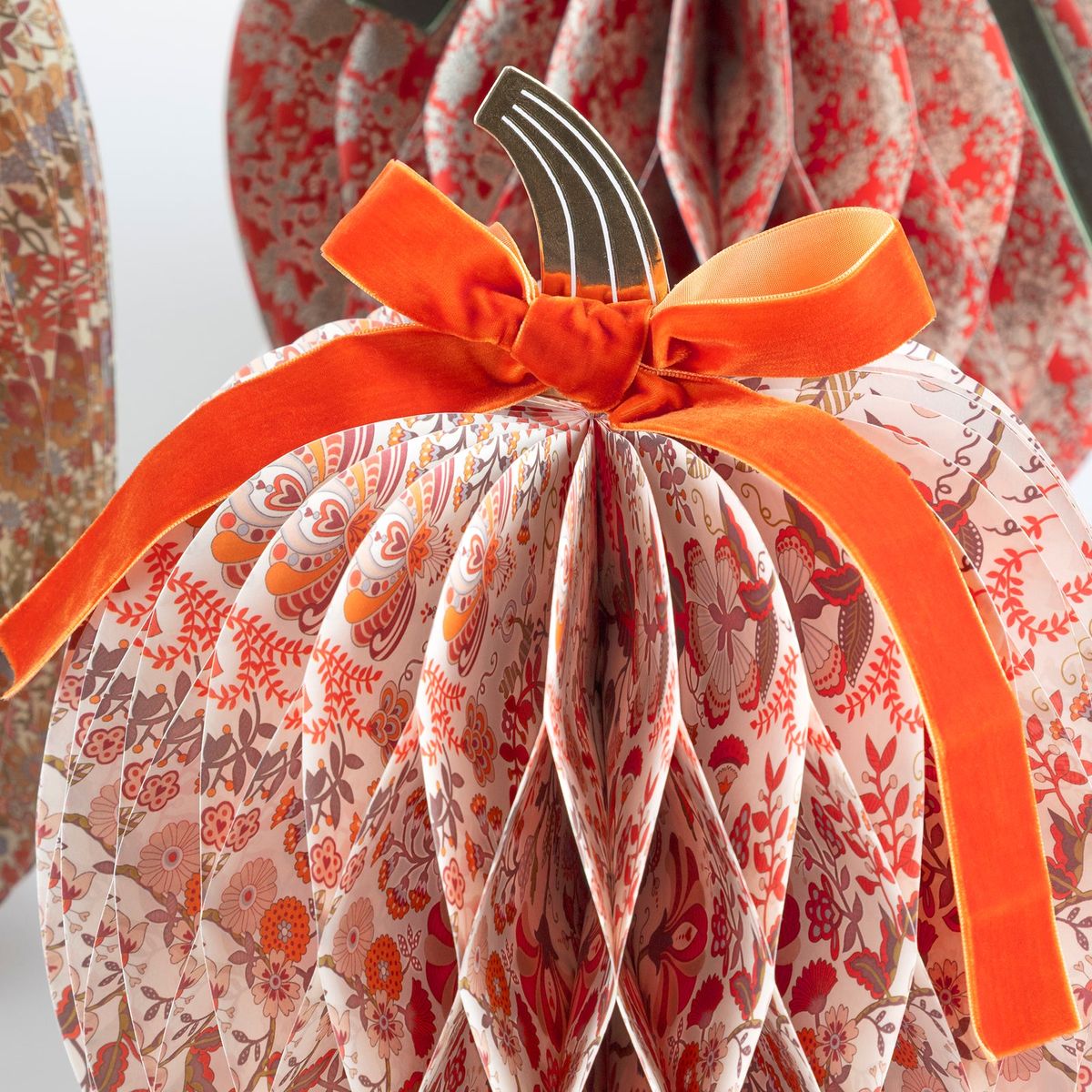 Meri Meri Liberty Honeycomb Pumpkins