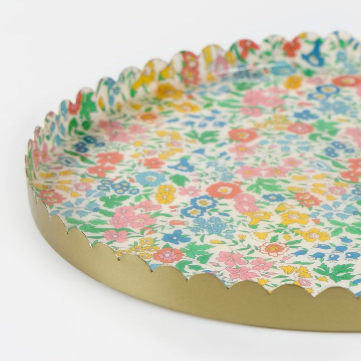 Floral-patterned baking tray on a white background