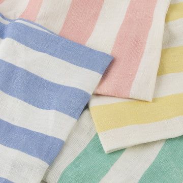 Stripe Ruﬄe Fabric Napkins
